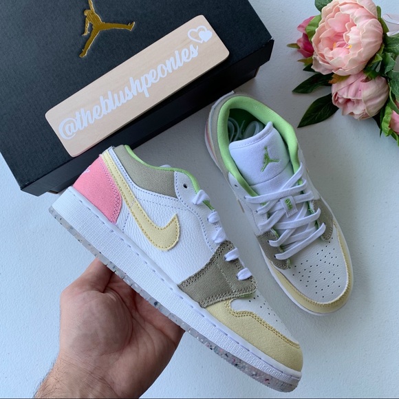 Air Jordan 1 Low NWT - Picture 3 of 11